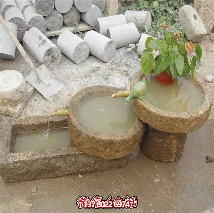 古老農村石槽流水魚缸，傳統(tǒng)擺件裝飾景觀