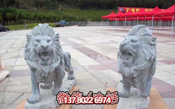 大型石雕獅子雕塑，給景區帶來濃厚的歷史氛圍