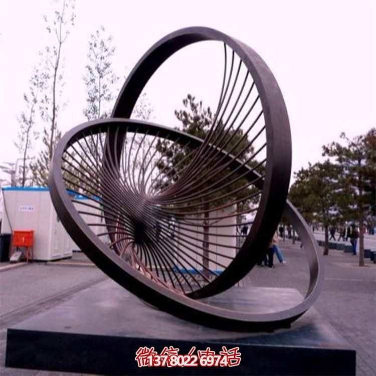 街道創(chuàng)意不銹鋼圓形鏤空雕塑