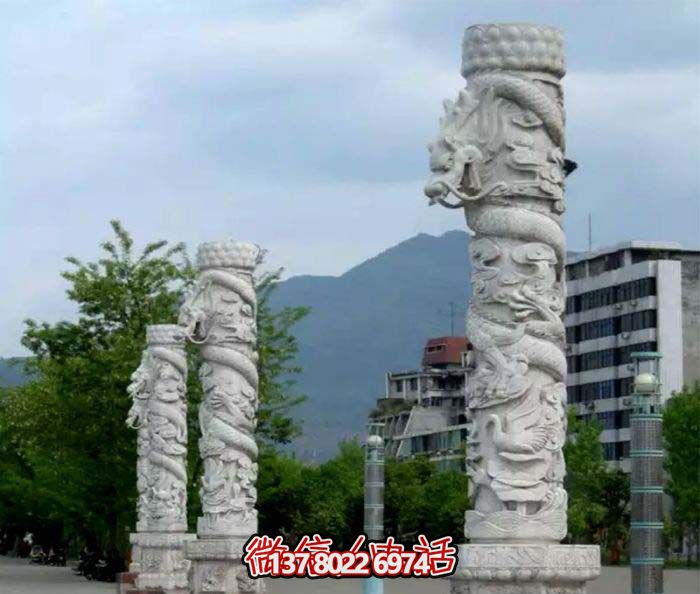 集大理石、石雕、龍柱于一體的大理景觀廣場