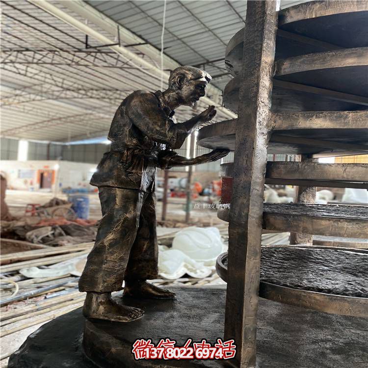 玻璃鋼仿銅人物擺件，點綴戶外園林景觀