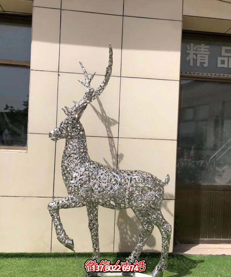 不銹鋼梅花鹿雕塑，走出別墅的美