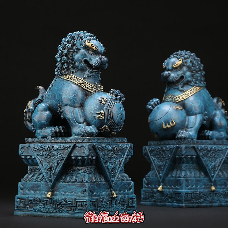 仿古青銅獅子雕塑，為景區創意增添古樸色彩