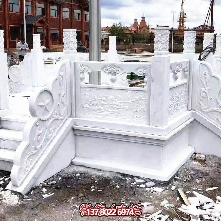 漢白玉升旗臺，做工精美，安全防護欄桿