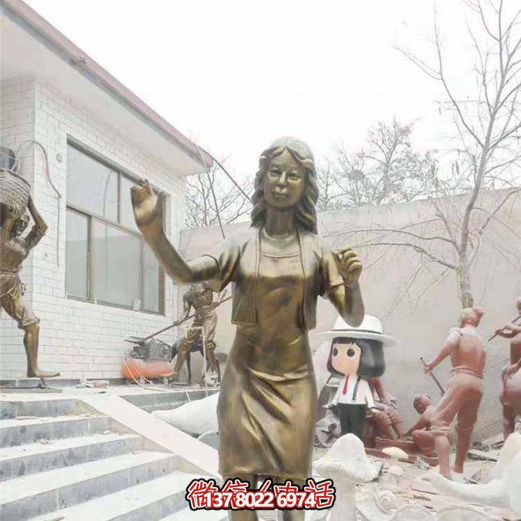 仿銅雕塑玻璃鋼抽象人物，為公園戶(hù)外裝飾