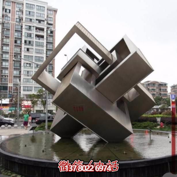藝術創(chuàng)意幾何魔方不銹鋼擺放雕塑——精致裝點小區(qū)廣場水池噴泉