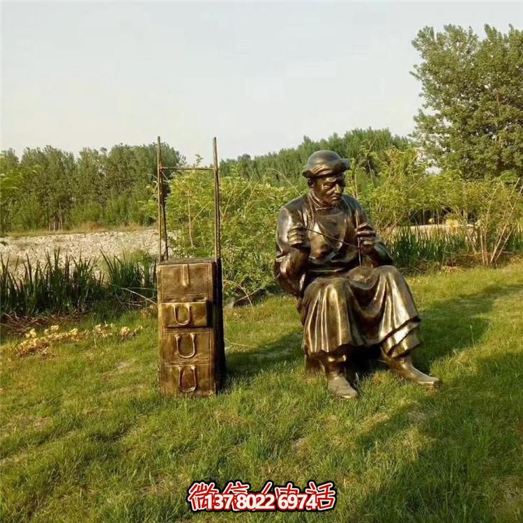 藝術精美的銅雕人物雕塑，點綴美麗的戶外園林景觀