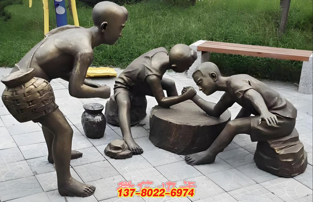 童趣時光：孩童掰手腕嬉戲銅質景觀雕塑
